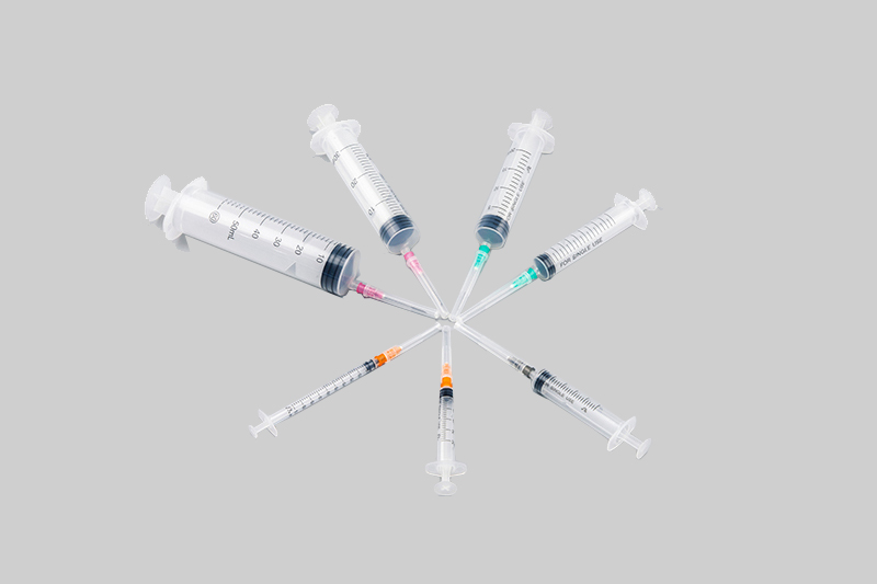 Sterile syringe for single use