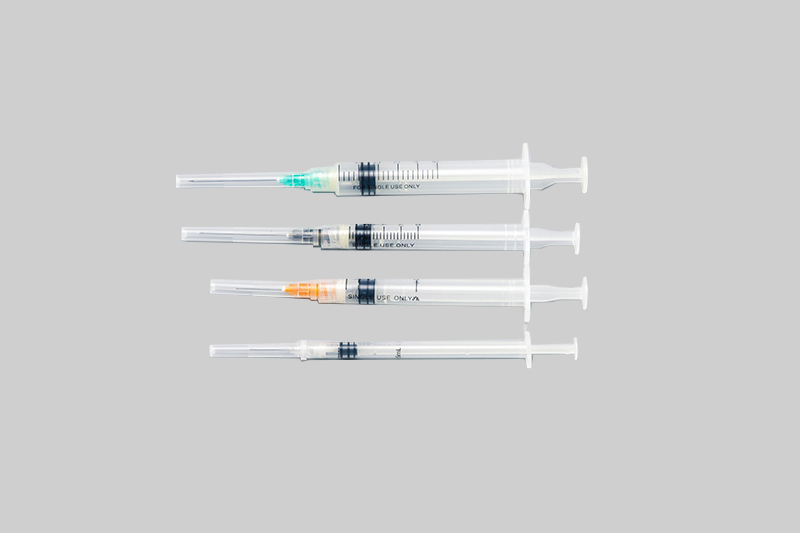 Retractable auto-disable syringe